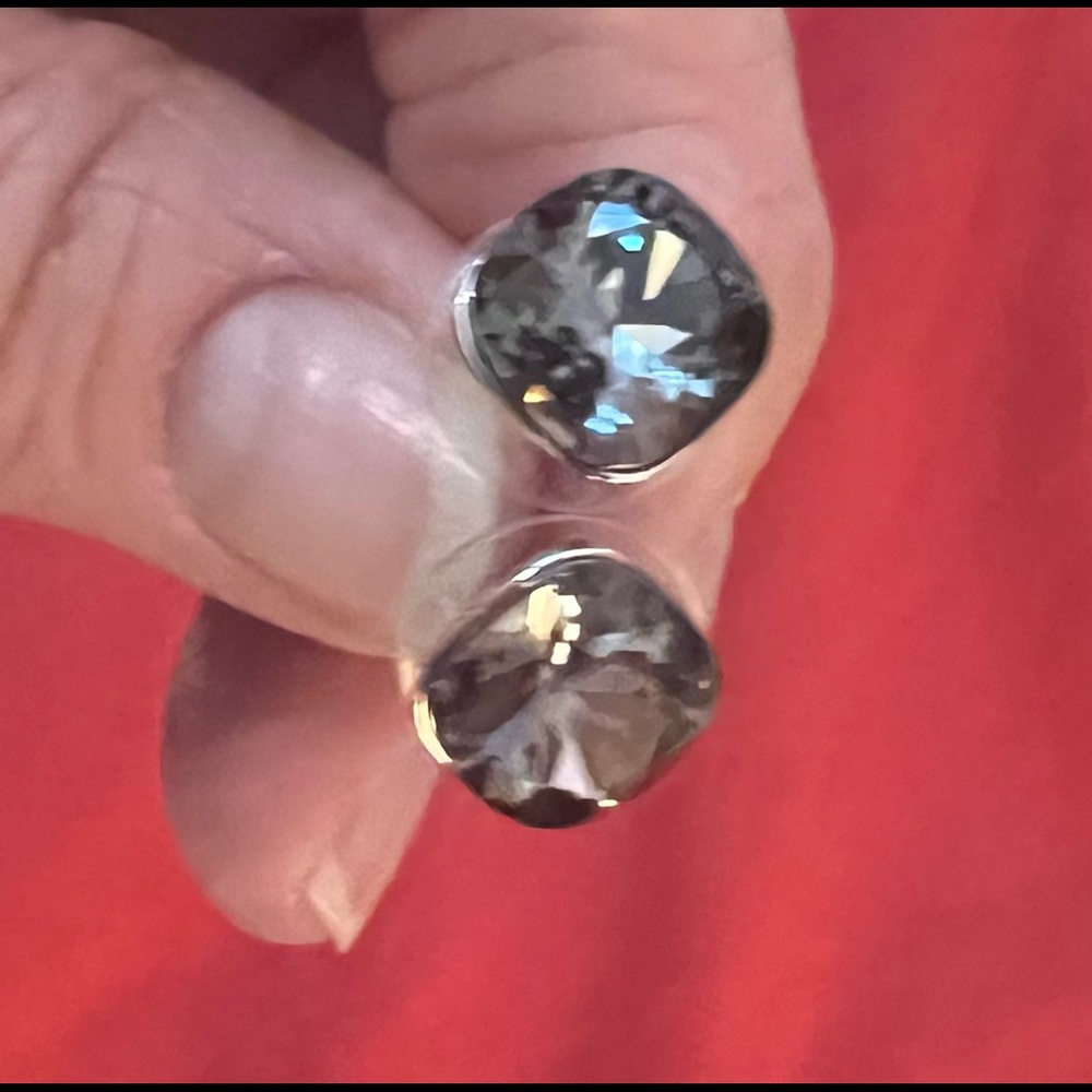 Stud earrings - Picture 3 of 3